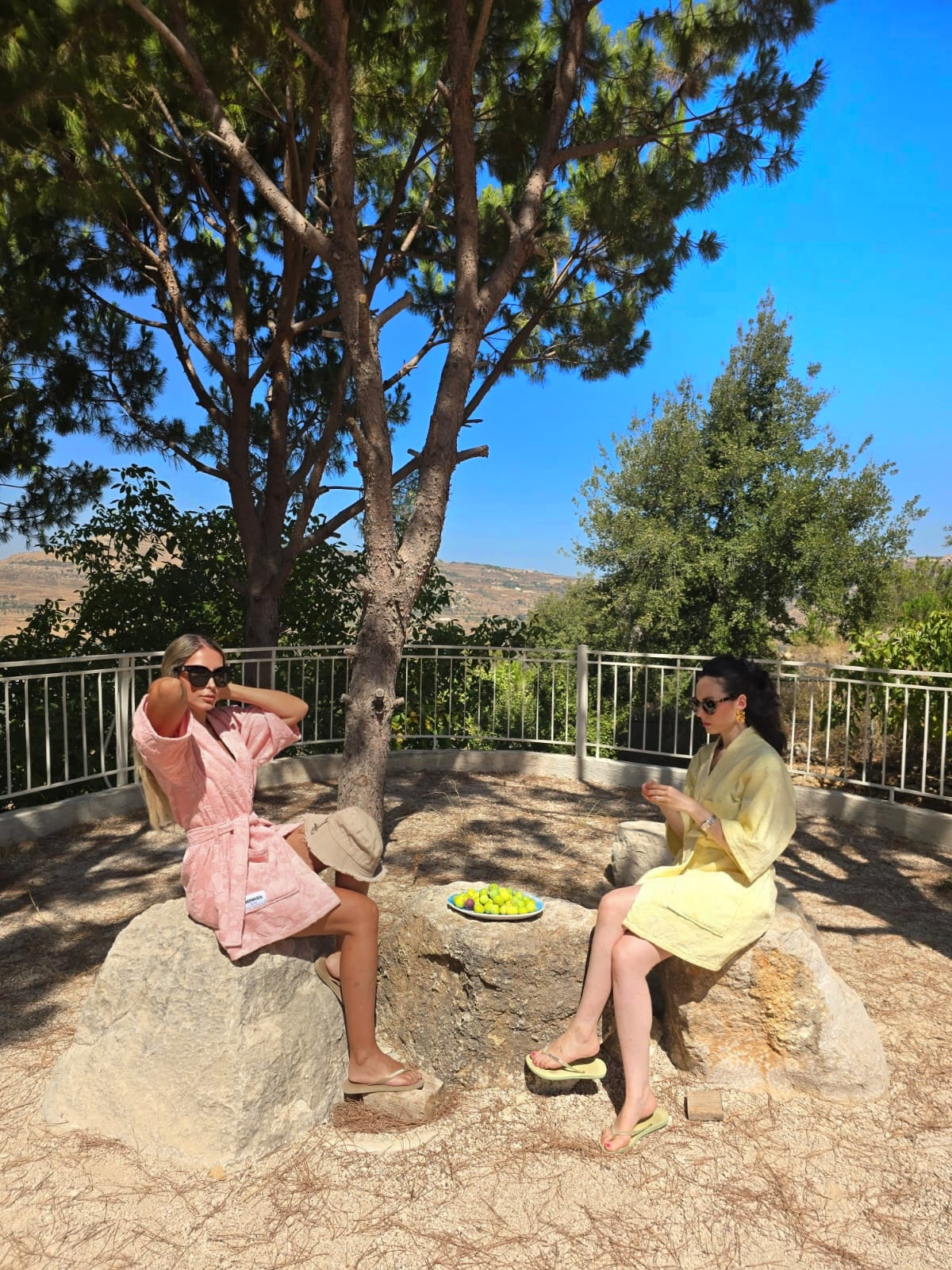 Woman in pink V-neck beach robe La Mer Dubai — Mermaids Club